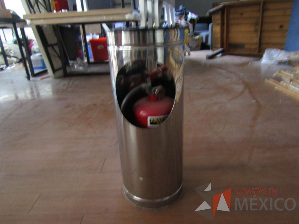 Lote 008 - 2 Porta extintores métalicos con 2 extintores de 5 kg - Imagen 7