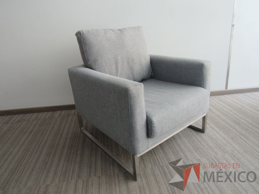 INV 099 - Sillón de 1 plaza con base metálica, asiento y respaldo en tela color gris - Imagen 5