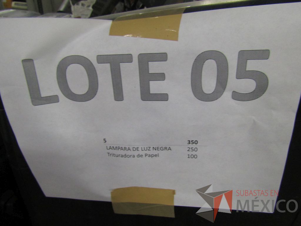 Lote 005 - 250 Lámparas de luz negra y 100 trituradoras de papel - Imagen 20