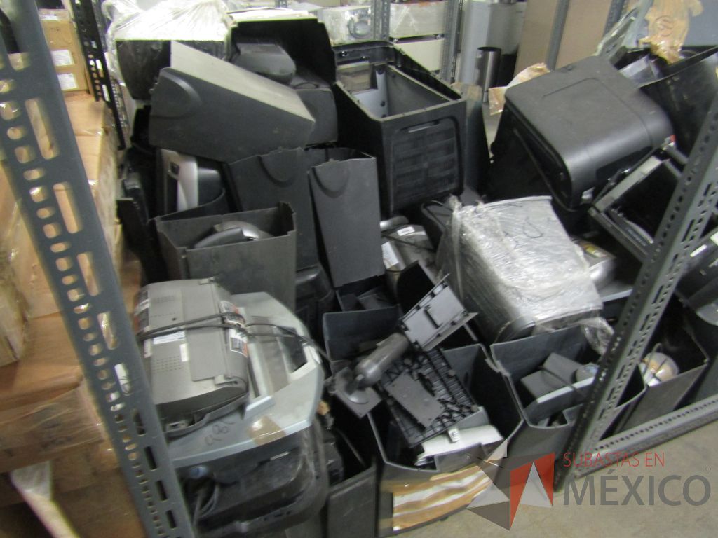 Lote 005 - 250 Lámparas de luz negra y 100 trituradoras de papel - Imagen 26