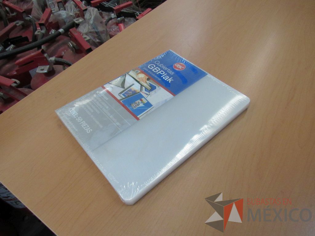 Lote 004 - 1017 Artículos de papelería, cubiertas para engargolar, revisteros, perforadora de 2 orificios ... - Imagen 5