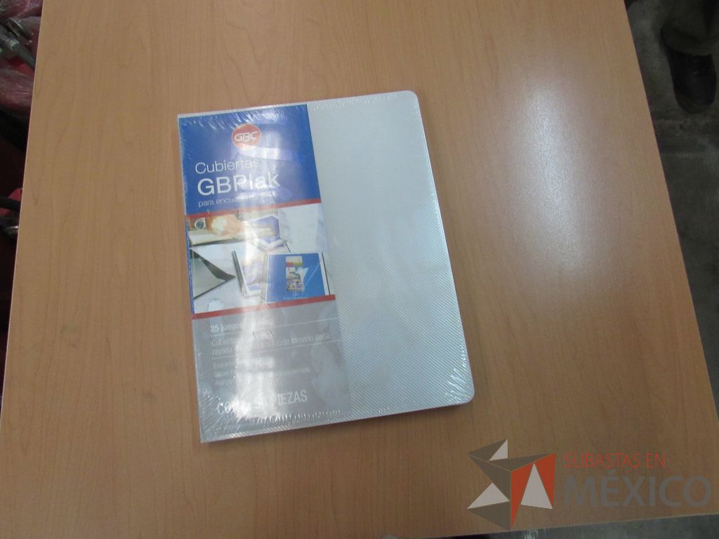 Lote 004 - 1017 Artículos de papelería, cubiertas para engargolar, revisteros, perforadora de 2 orificios ... - Imagen 6