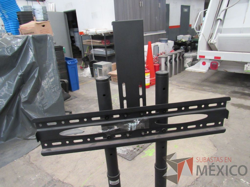 Lote 015 - Soporte para TV metálico color negro - Imagen 3