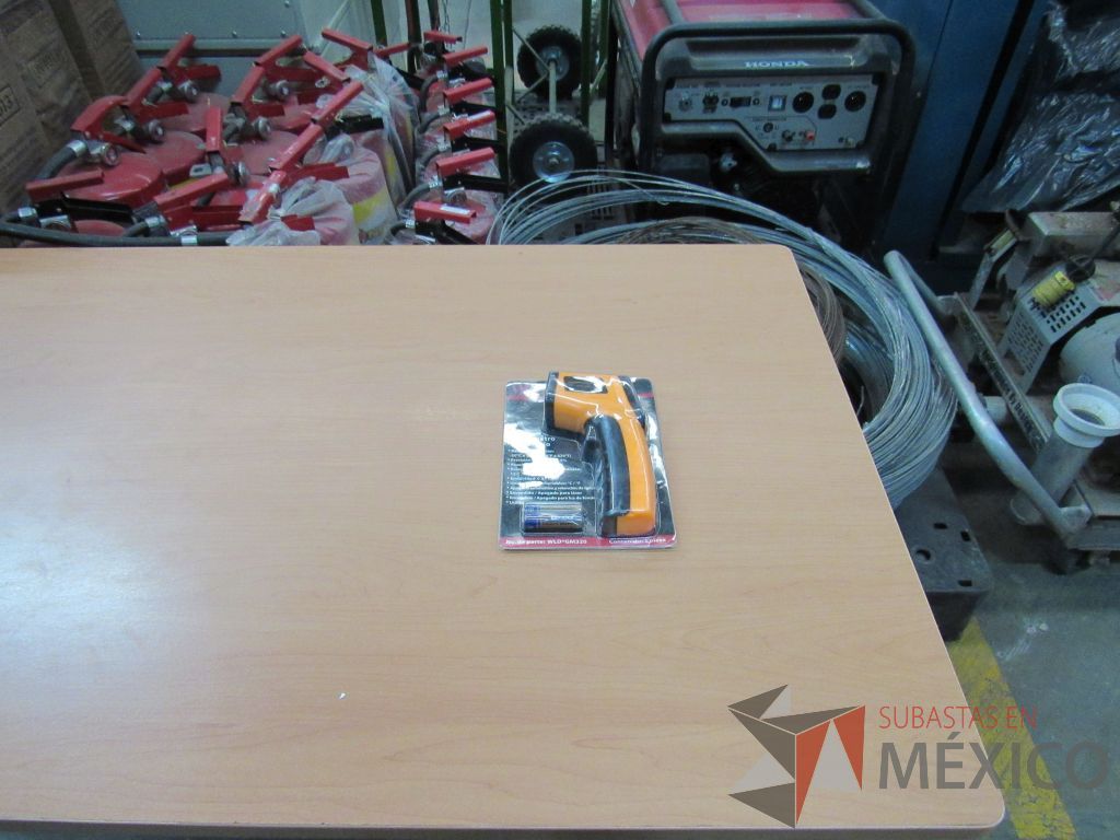 Lote 017 - 786 pzas de herramientas, pirómetro con puntero laser, cinta larga metálica 20M, pinzas de corte... - Imagen 78