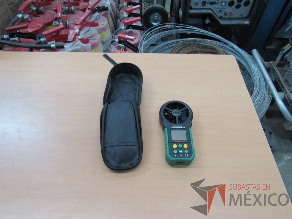 Lote 078 - Lote de herramientas con pinturas, cajas y calibradores - Imagen 34