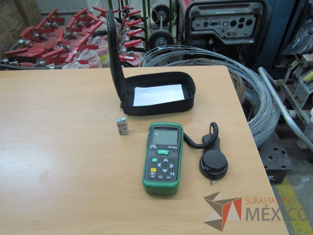 Lote 078 - Lote de herramientas con pinturas, cajas y calibradores - Imagen 36