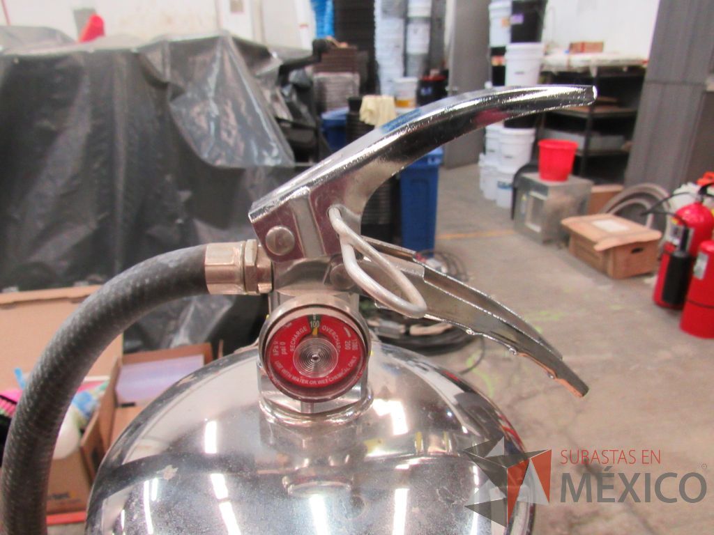 Lote 096 - 6 Extinguidores de gas a presión de 10 kgs - Imagen 6