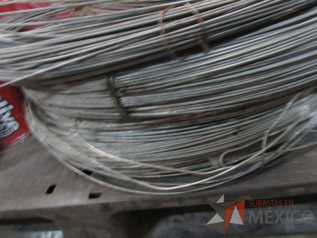 Lote 022 - 130 kg de alambre galvanizado, 5 adaptador porta carrete para tubular de 3/32 ... - Imagen 17