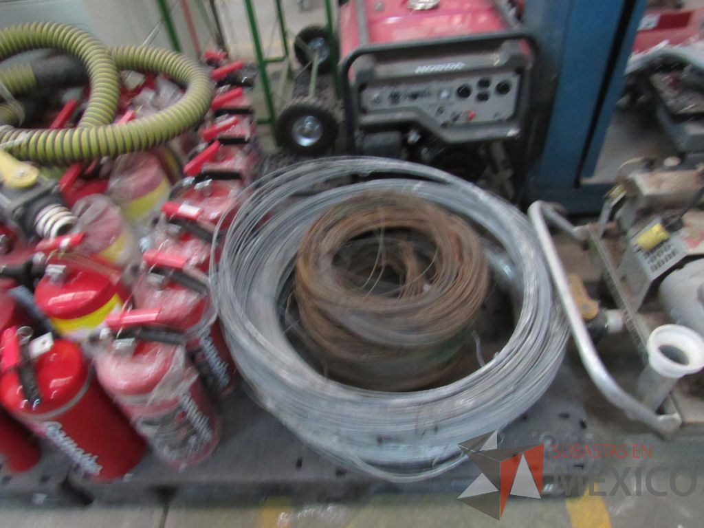 Lote 022 - 130 kg de alambre galvanizado, 5 adaptador porta carrete para tubular de 3/32 ... - Imagen 18
