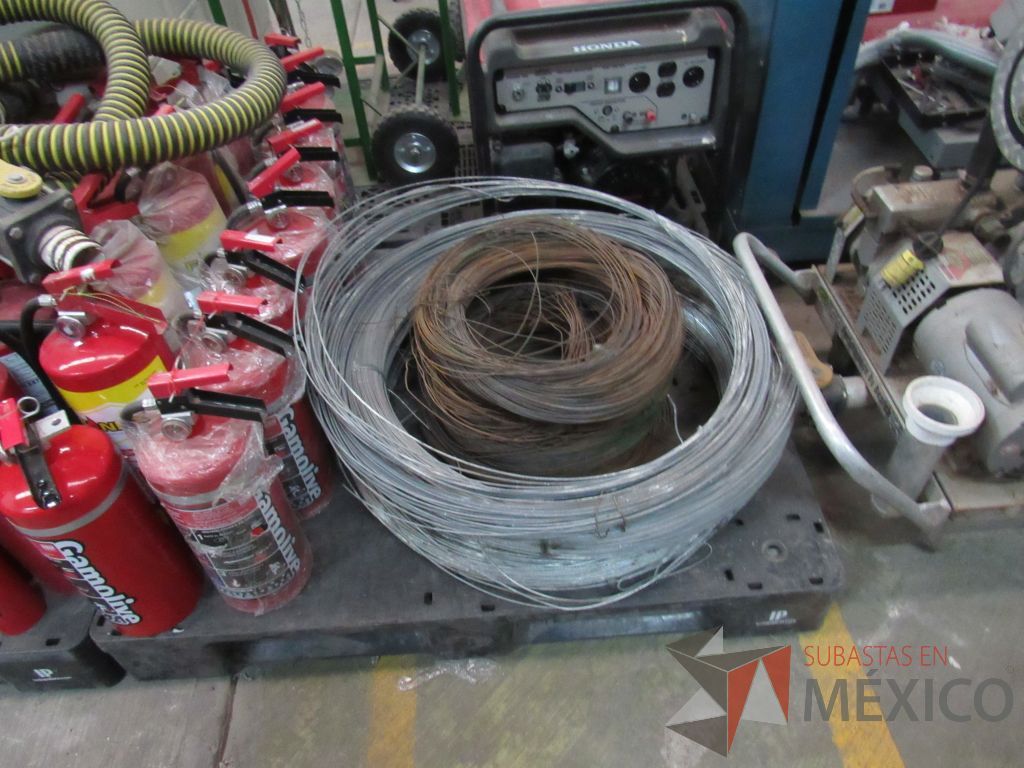 Lote 022 - 130 kg de alambre galvanizado, 5 adaptador porta carrete para tubular de 3/32 ... - Imagen 19