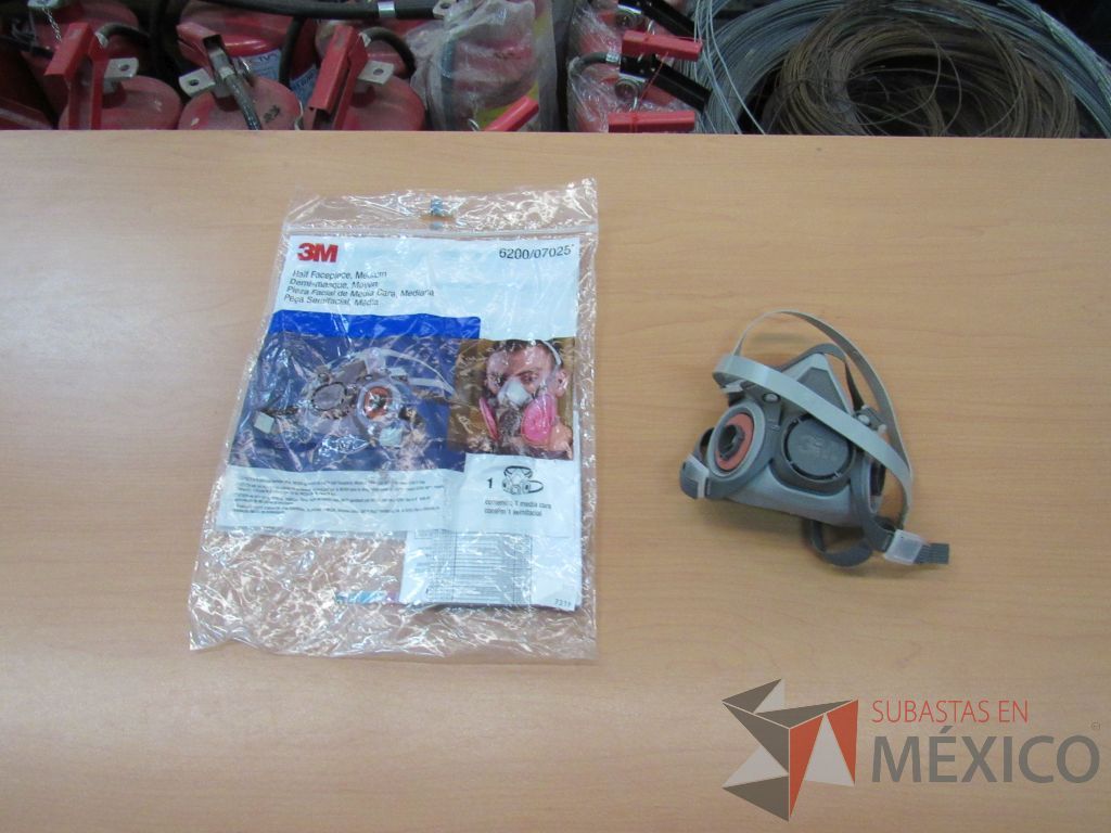 Lote 078 - Lote de herramientas con pinturas, cajas y calibradores - Imagen 69