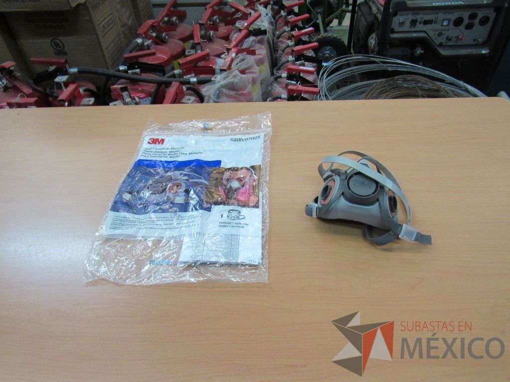 Lote 078 - Lote de herramientas con pinturas, cajas y calibradores - Imagen 70
