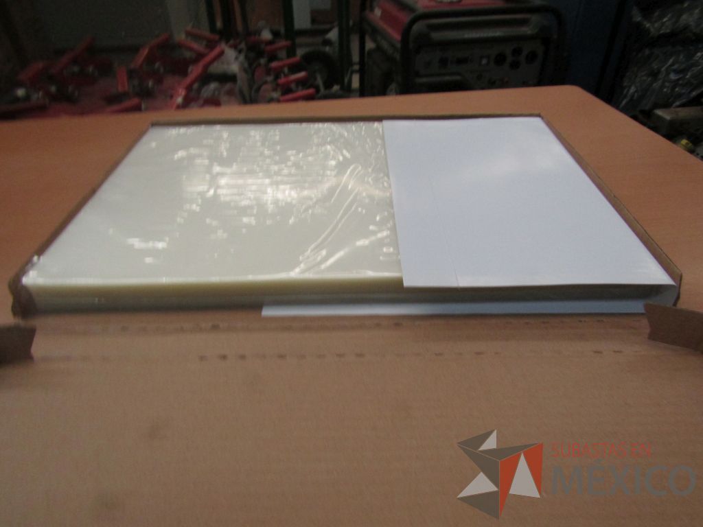 Lote 004 - 1017 Artículos de papelería, cubiertas para engargolar, revisteros, perforadora de 2 orificios ... - Imagen 31