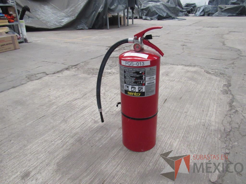 Lote 083 - 21 Extinguidores de 9 kgs