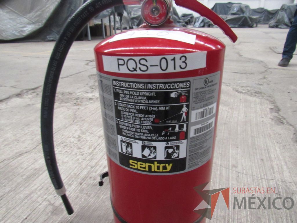Lote 083 - 21 Extinguidores de 9 kgs - Imagen 8