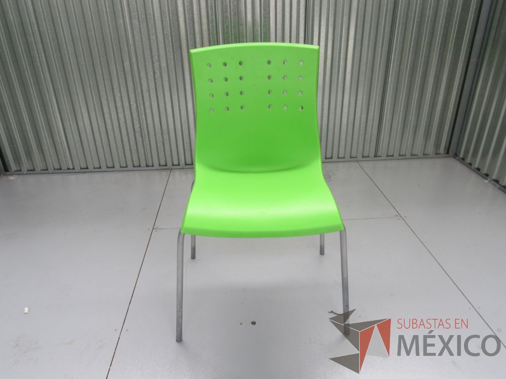 Lote 006 - 2 Sillas con 4 patas metálicas, asiento y respaldo color verde - Imagen 2