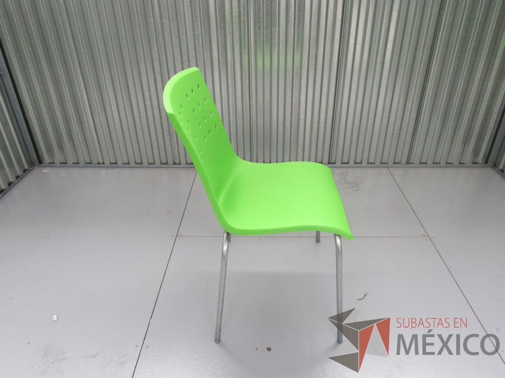 Lote 006 - 2 Sillas con 4 patas metálicas, asiento y respaldo color verde - Imagen 4