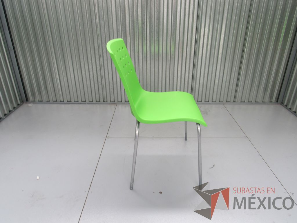 Lote 006 - 2 Sillas con 4 patas metálicas, asiento y respaldo color verde - Imagen 5