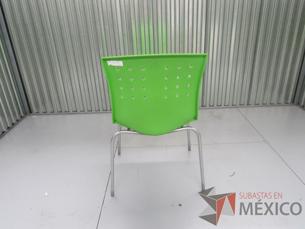 Lote 006 - 2 Sillas con 4 patas metálicas, asiento y respaldo color verde - Imagen 6