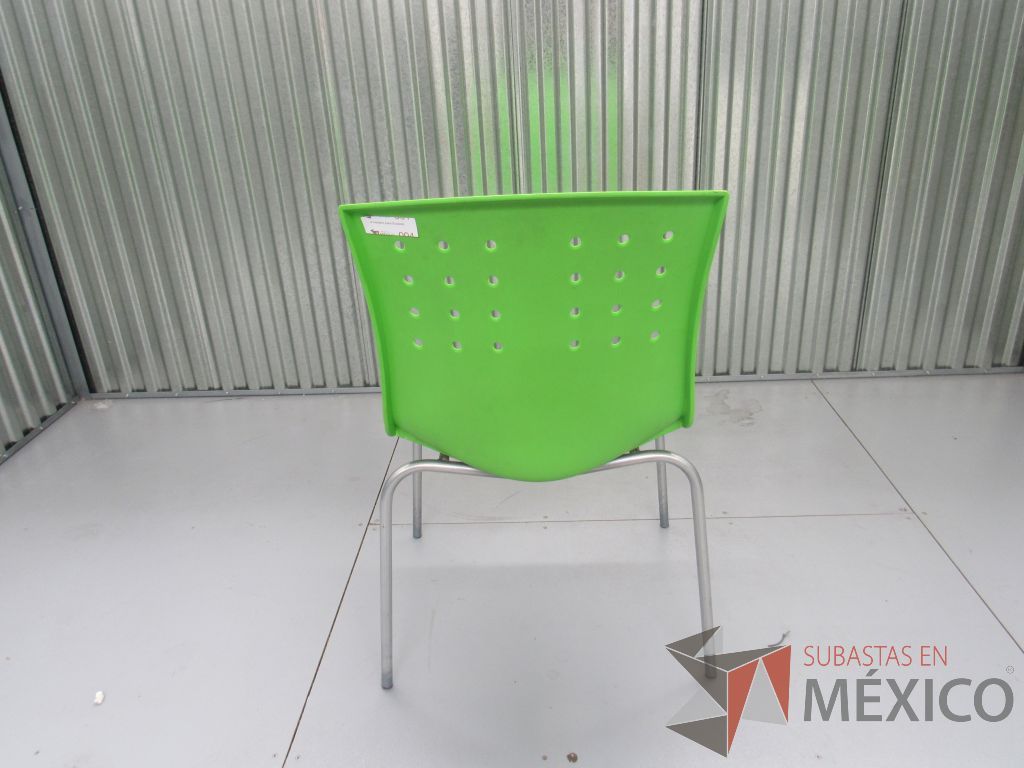 Lote 006 - 2 Sillas con 4 patas metálicas, asiento y respaldo color verde - Imagen 7