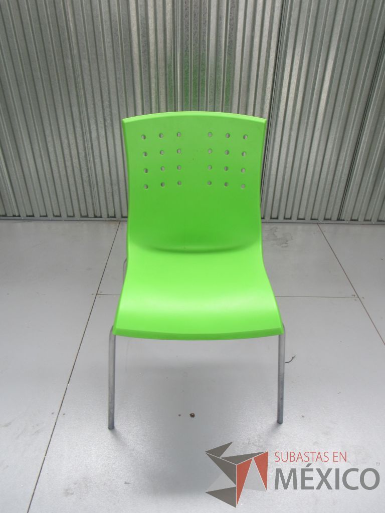Lote 006 - 2 Sillas con 4 patas metálicas, asiento y respaldo color verde - Imagen 8