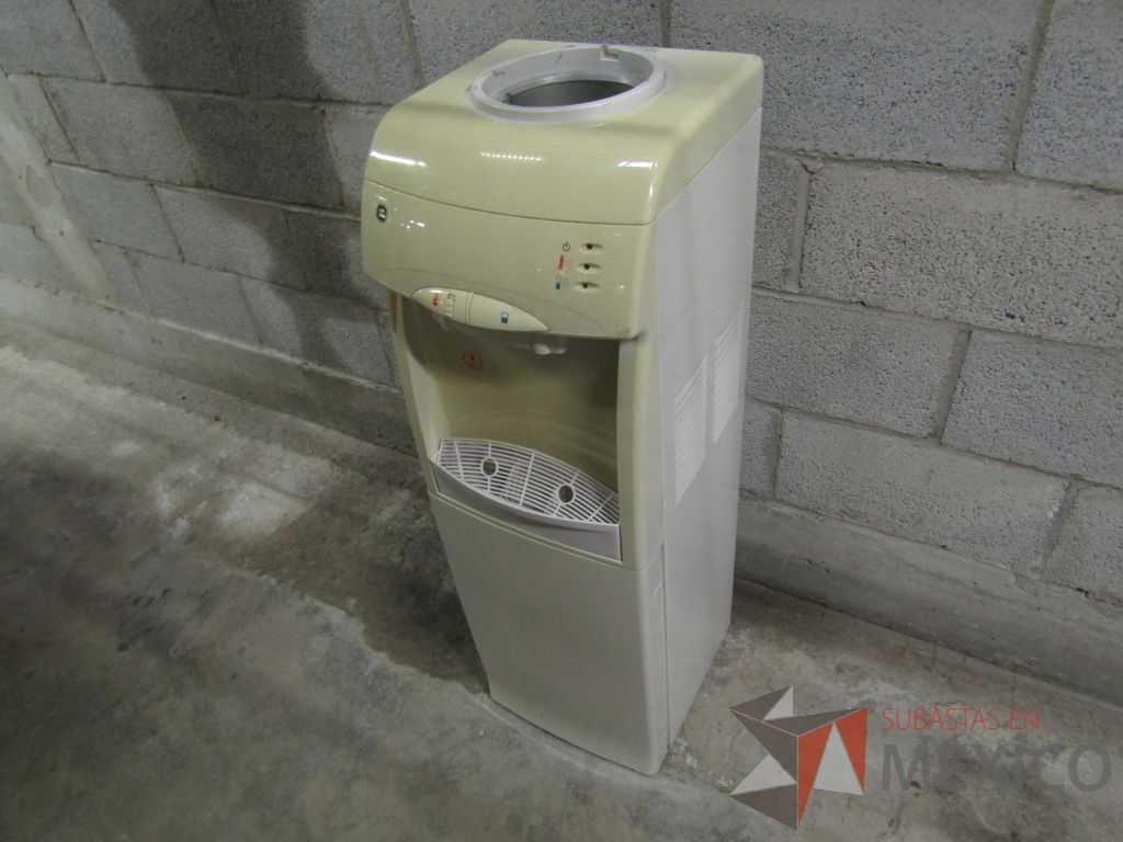 Lote 001 - 238 equipos (Frigobares, Hornos de Microondas, Despachadores de Agua, Trituradoras, Refrigerador) - Imagen 37