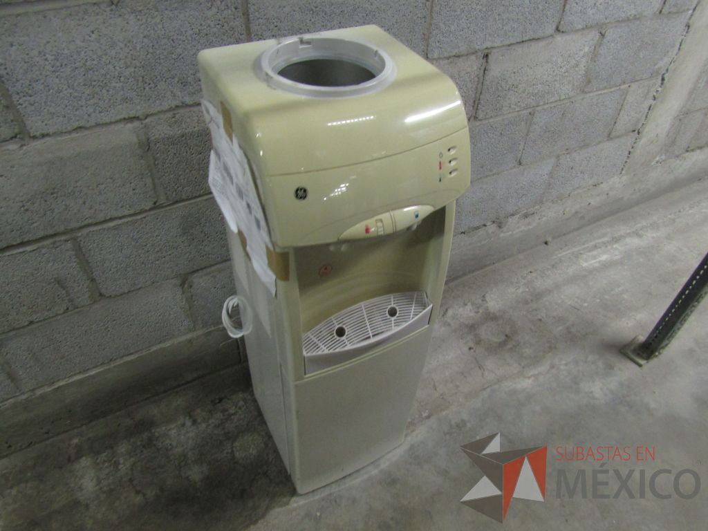 Lote 001 - 238 equipos (Frigobares, Hornos de Microondas, Despachadores de Agua, Trituradoras, Refrigerador) - Imagen 38