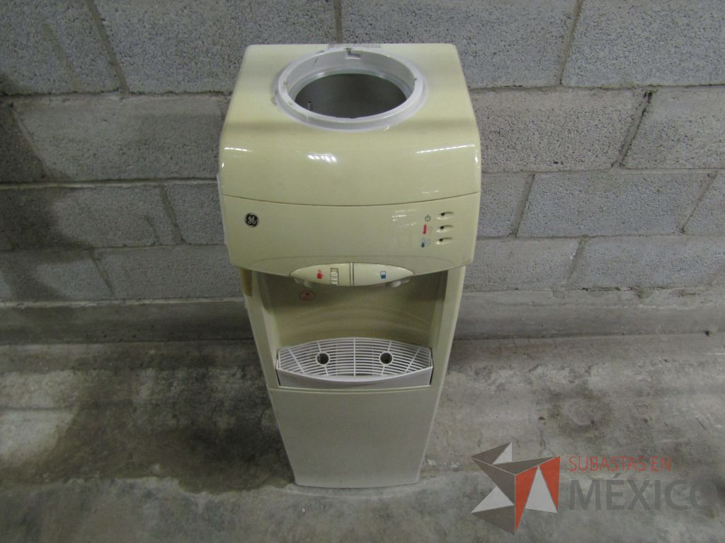 Lote 001 - 238 equipos (Frigobares, Hornos de Microondas, Despachadores de Agua, Trituradoras, Refrigerador) - Imagen 41