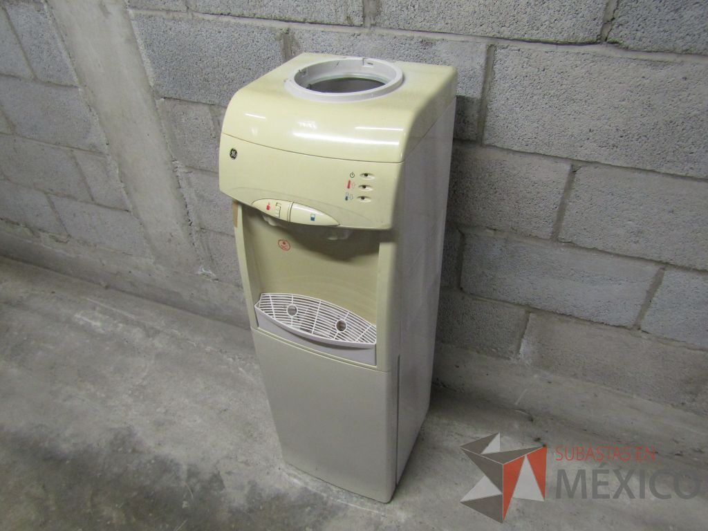 Lote 001 - 238 equipos (Frigobares, Hornos de Microondas, Despachadores de Agua, Trituradoras, Refrigerador) - Imagen 43