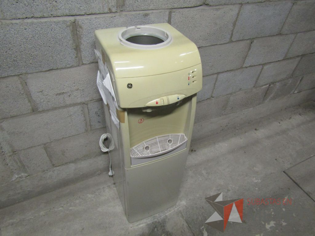 Lote 001 - 238 equipos (Frigobares, Hornos de Microondas, Despachadores de Agua, Trituradoras, Refrigerador) - Imagen 44