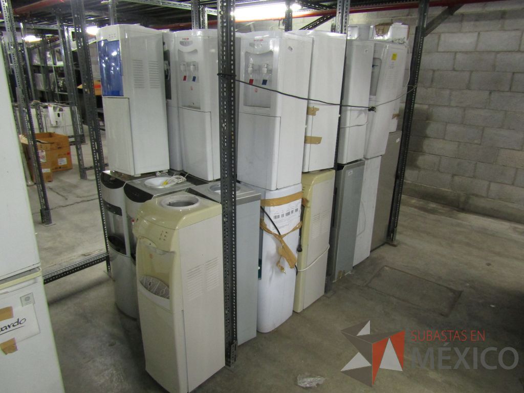 Lote 001 - 238 equipos (Frigobares, Hornos de Microondas, Despachadores de Agua, Trituradoras, Refrigerador) - Imagen 53