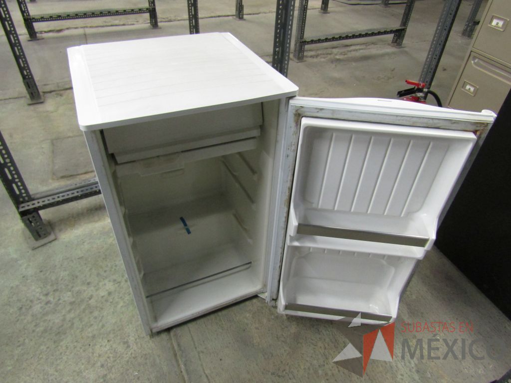 Lote 001 - 238 equipos (Frigobares, Hornos de Microondas, Despachadores de Agua, Trituradoras, Refrigerador) - Imagen 11