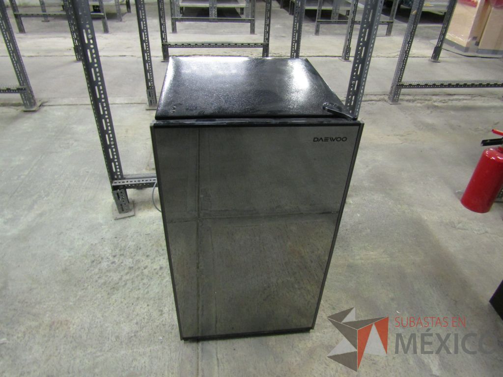 Lote 001 - 238 equipos (Frigobares, Hornos de Microondas, Despachadores de Agua, Trituradoras, Refrigerador) - Imagen 2