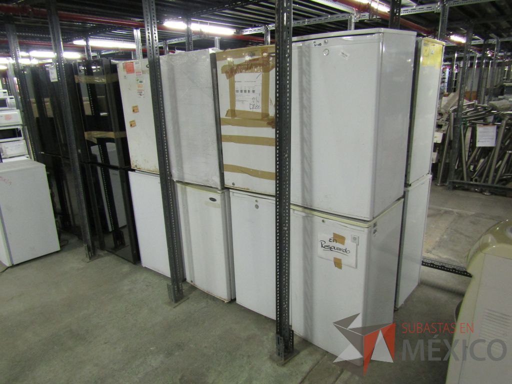 Lote 001 - 238 equipos (Frigobares, Hornos de Microondas, Despachadores de Agua, Trituradoras, Refrigerador) - Imagen 6