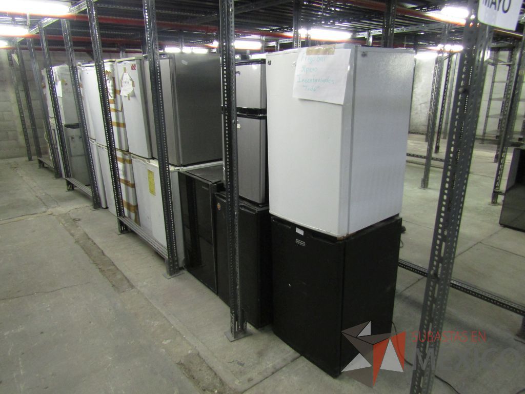 Lote 001 - 238 equipos (Frigobares, Hornos de Microondas, Despachadores de Agua, Trituradoras, Refrigerador) - Imagen 22