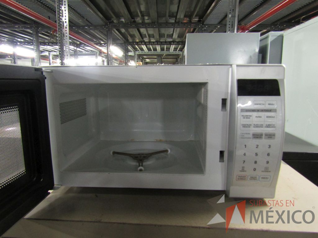 Lote 001 - 238 equipos (Frigobares, Hornos de Microondas, Despachadores de Agua, Trituradoras, Refrigerador) - Imagen 61