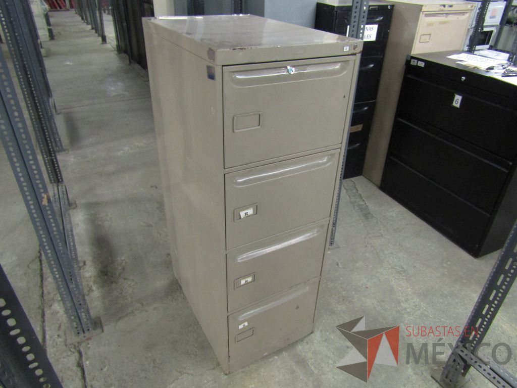 Lote 004- 80 Archiveros, 13 gabinetes y 15 lockers - Imagen 4
