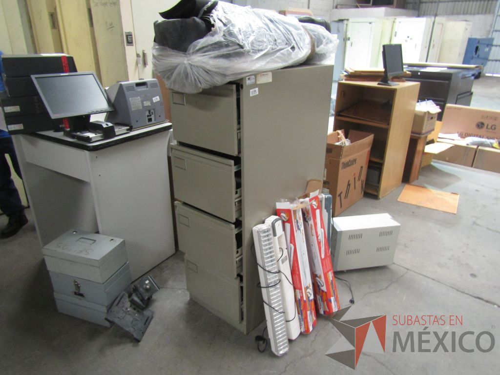 Lote 004- 80 Archiveros, 13 gabinetes y 15 lockers - Imagen 7