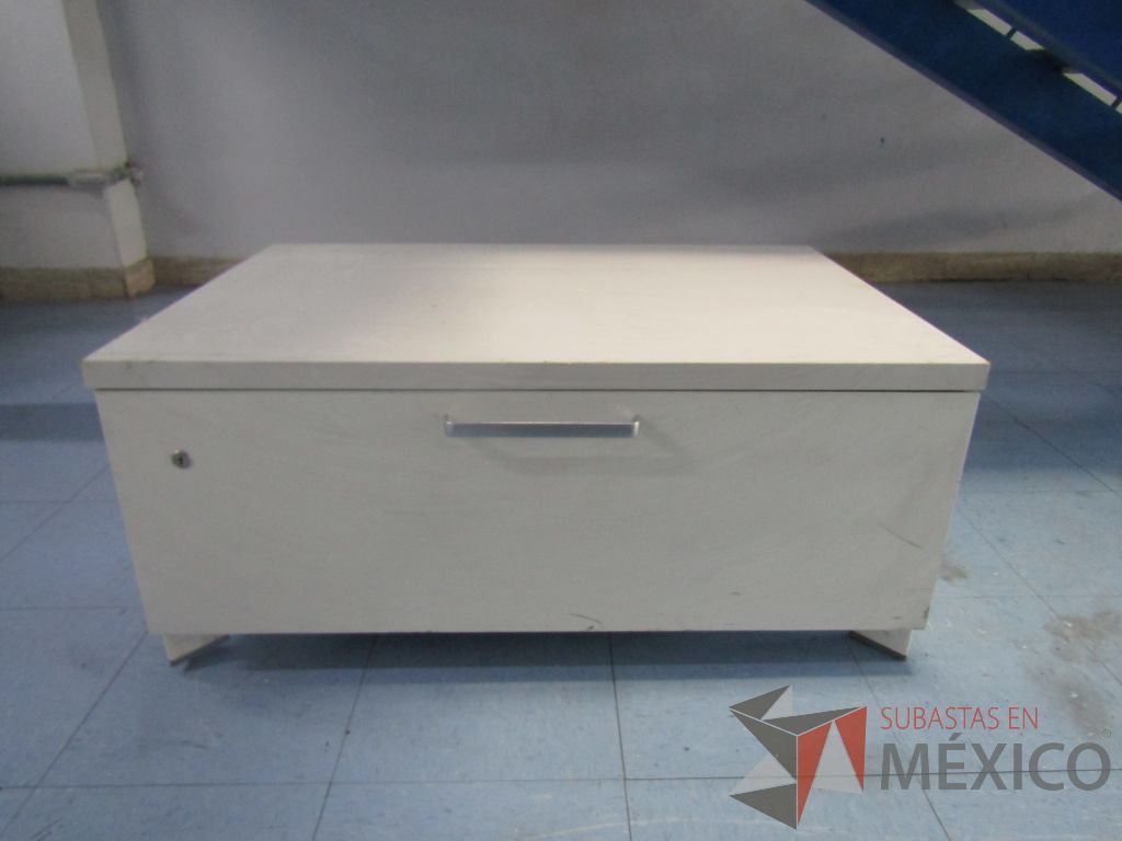 Lote 001 - 4 Gabinetes metálicos de 1 cajón color blanco