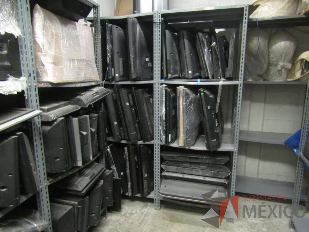 Lote 017 - 155 Pantallas de diferentes modelos y 12 televisores - Imagen 21