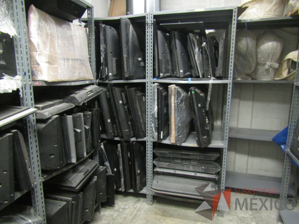 Lote 017 - 155 Pantallas de diferentes modelos y 12 televisores - Imagen 22