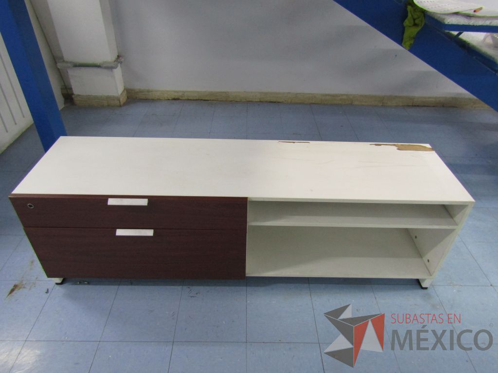 Lote 029 - 2 Credenzas con 2 cajones y 1 entrepaño color vino con blanco - Imagen 3
