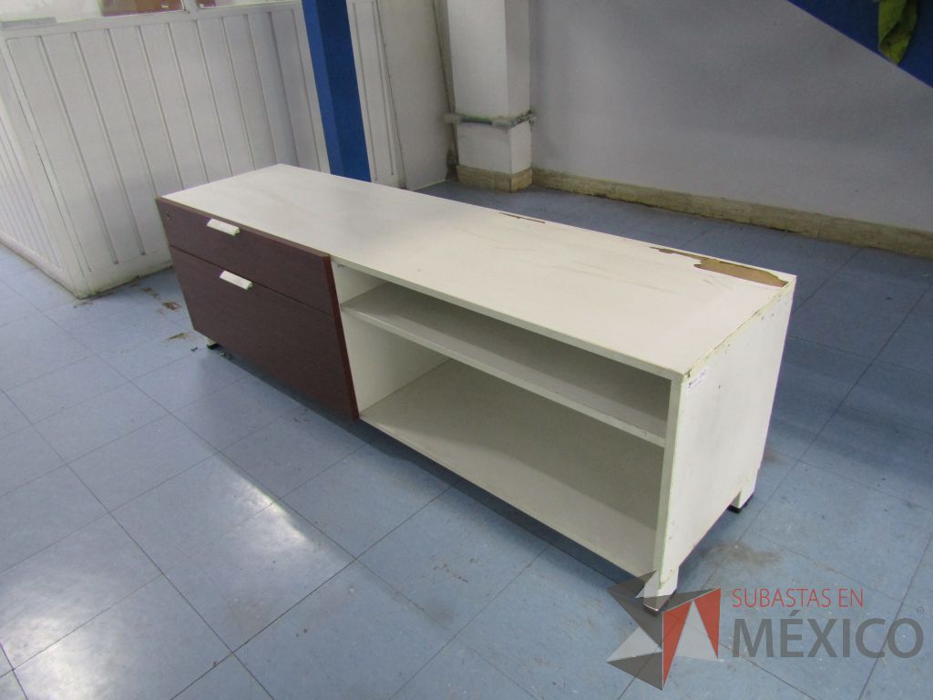 Lote 029 - 2 Credenzas con 2 cajones y 1 entrepaño color vino con blanco - Imagen 5