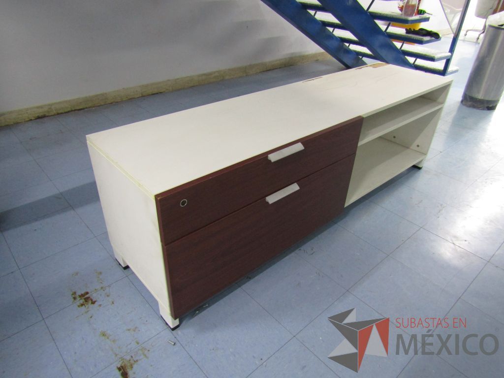 Lote 029 - 2 Credenzas con 2 cajones y 1 entrepaño color vino con blanco - Imagen 6
