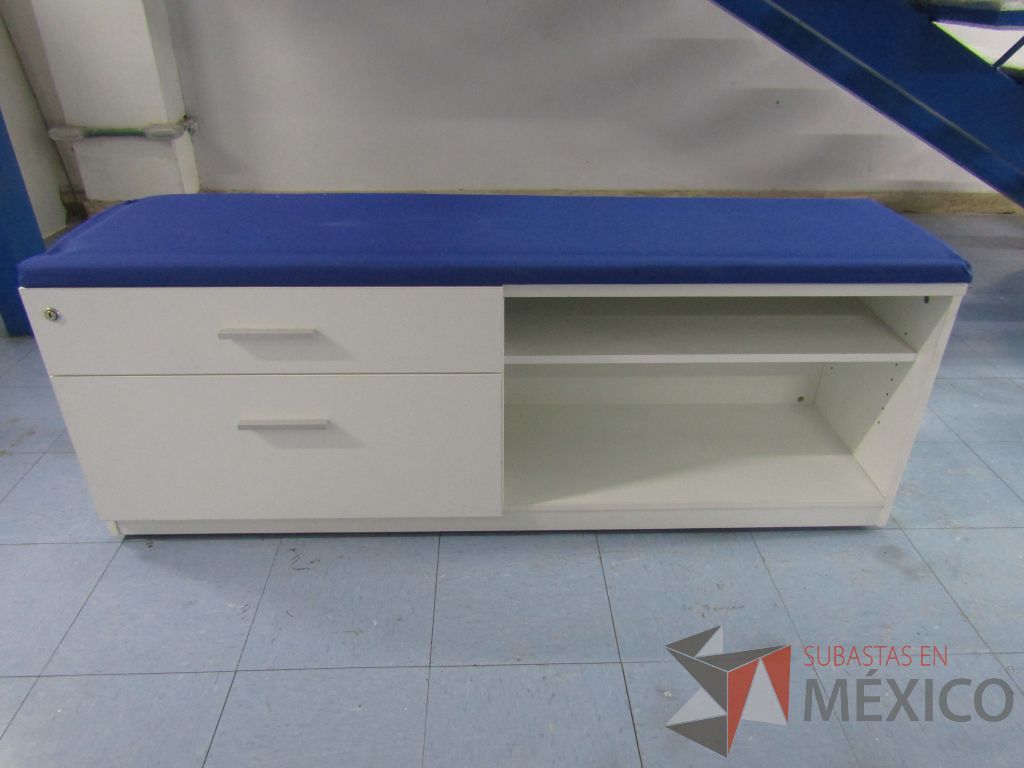 Lote 012 - 2 Credenzas con 2 cajones y 1 entrepaño con cojín en tela color azul - Imagen 11