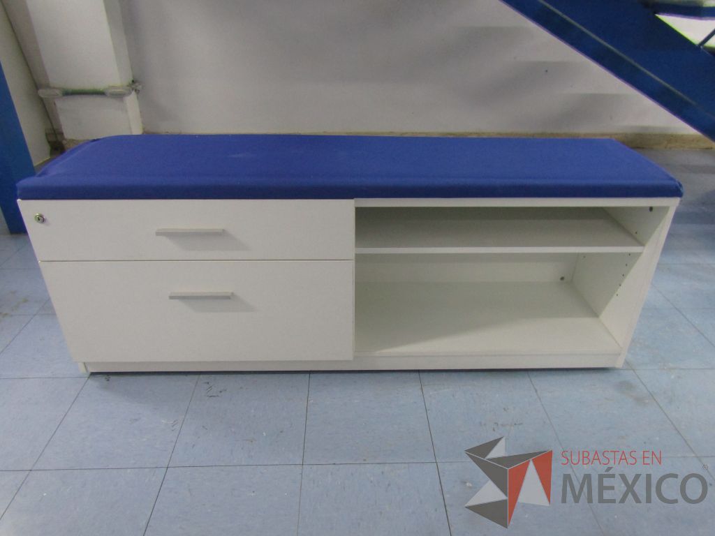 Lote 012 - 2 Credenzas con 2 cajones y 1 entrepaño con cojín en tela color azul