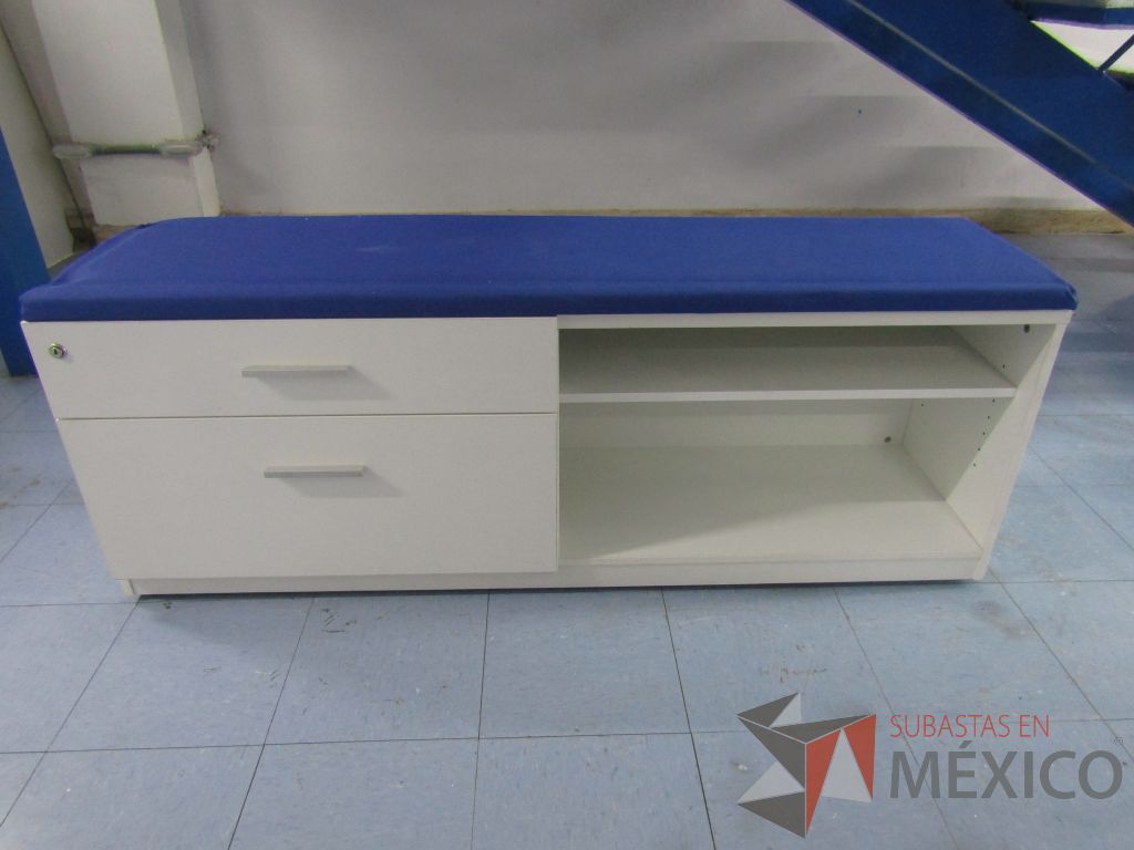 Lote 012 - 2 Credenzas con 2 cajones y 1 entrepaño con cojín en tela color azul - Imagen 2