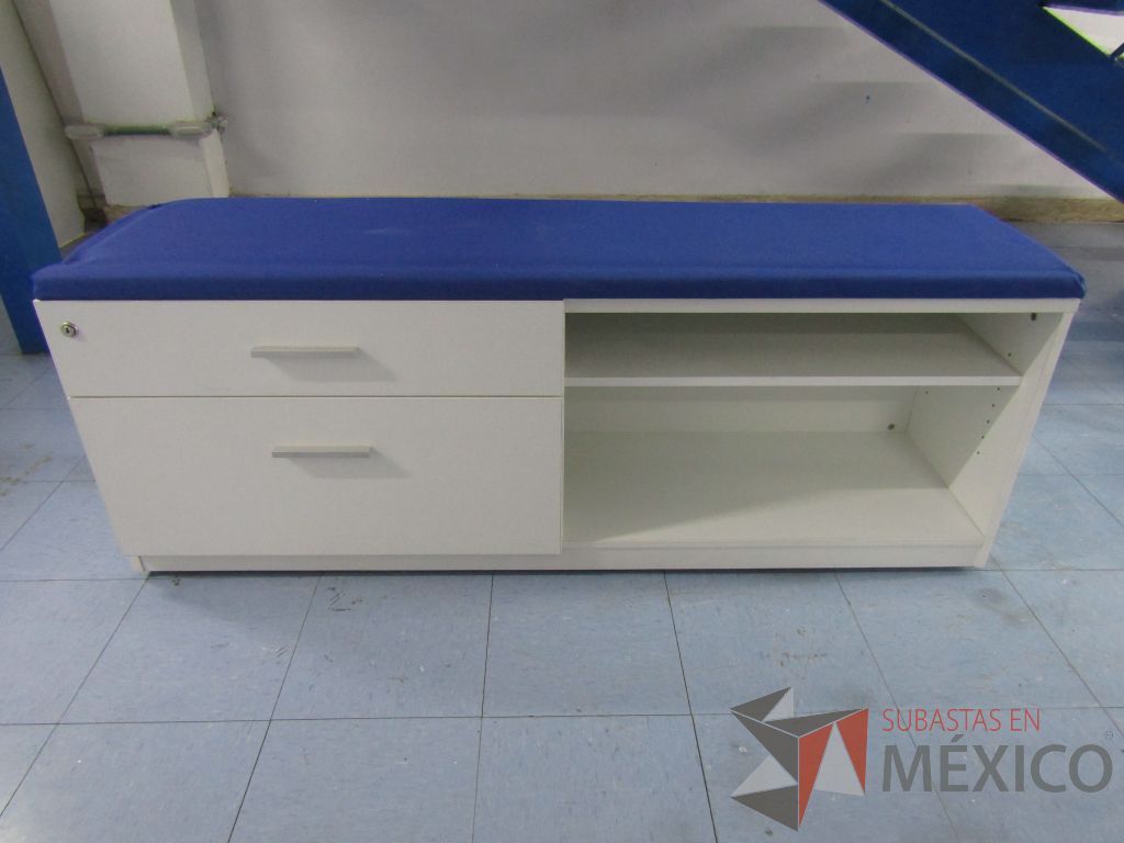 Lote 012 - 2 Credenzas con 2 cajones y 1 entrepaño con cojín en tela color azul - Imagen 3
