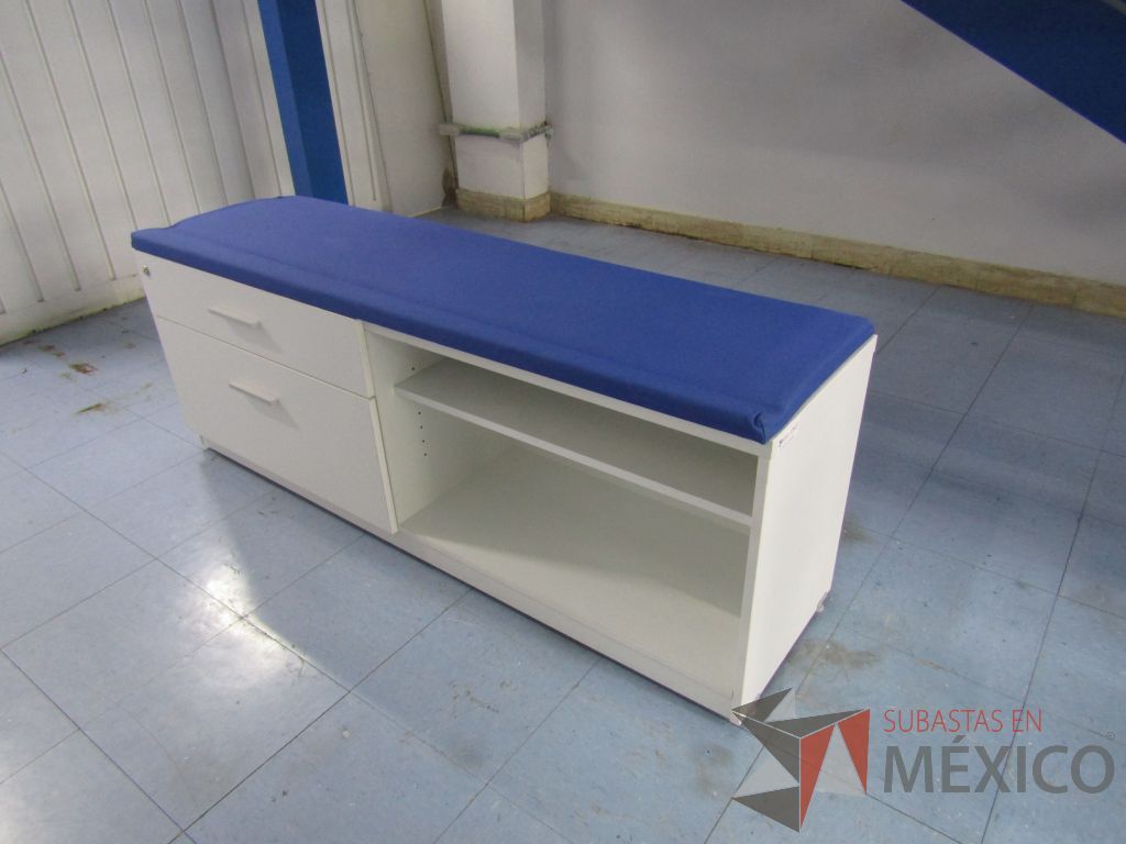 Lote 012 - 2 Credenzas con 2 cajones y 1 entrepaño con cojín en tela color azul - Imagen 5