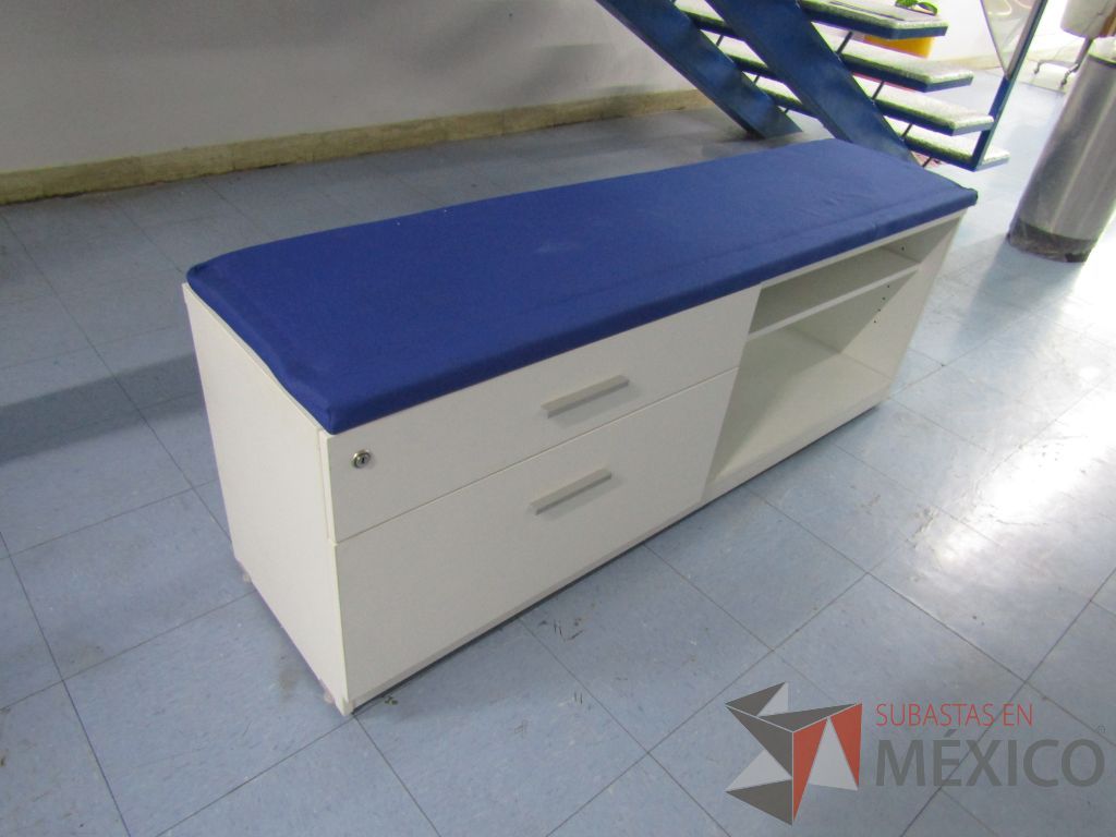 Lote 012 - 2 Credenzas con 2 cajones y 1 entrepaño con cojín en tela color azul - Imagen 7
